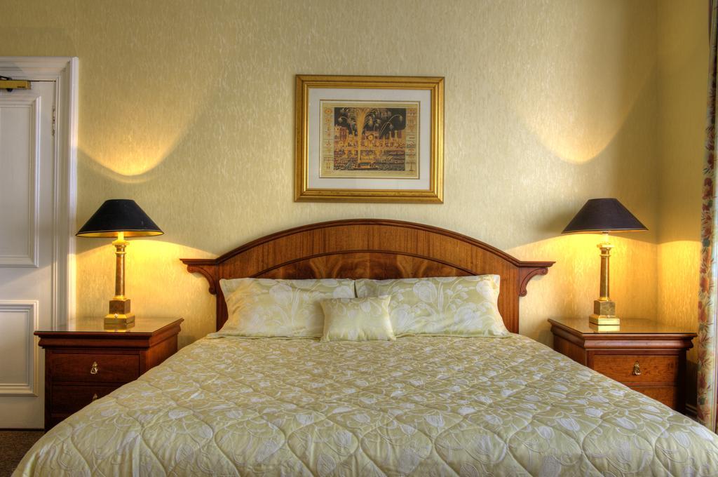 Classic Guest House EDI Room photo